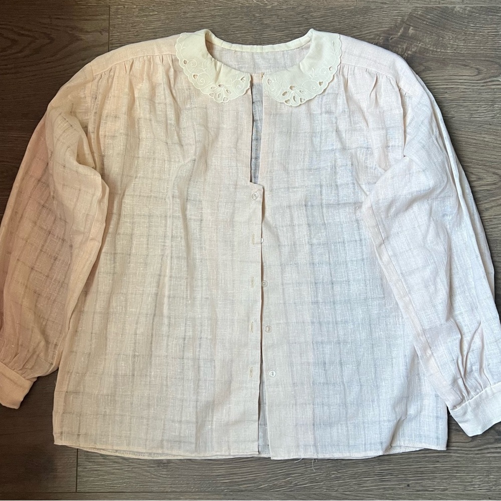Vintage Light Pink Button-Up Blouse with Eyelet Collar